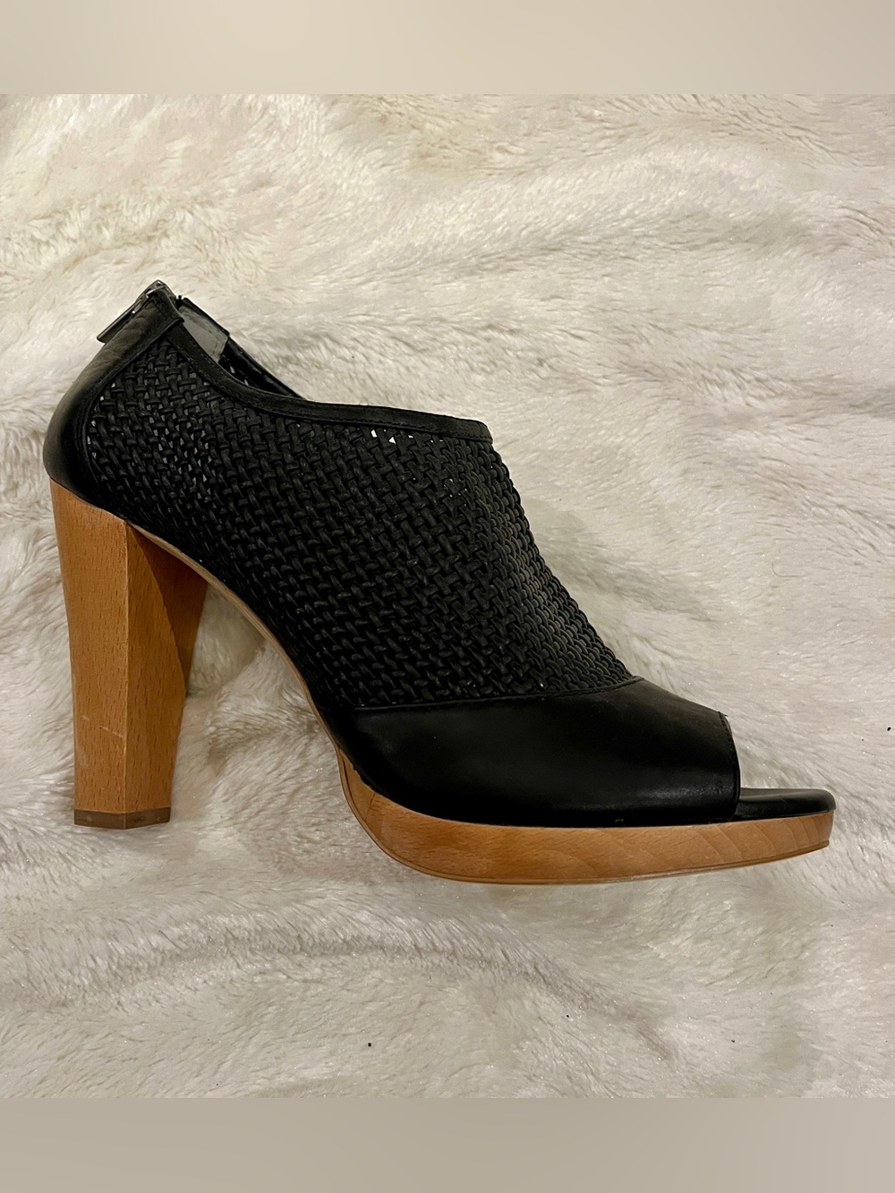 🖤 Banana Republic - Black Leather Woven Peep-Toe Heel with Wood Block Heel